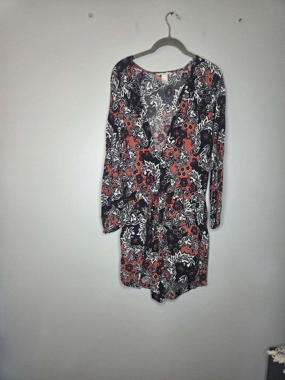 H&M Coral, Black & White Floral Long-Sleeve Romper, Size 10
